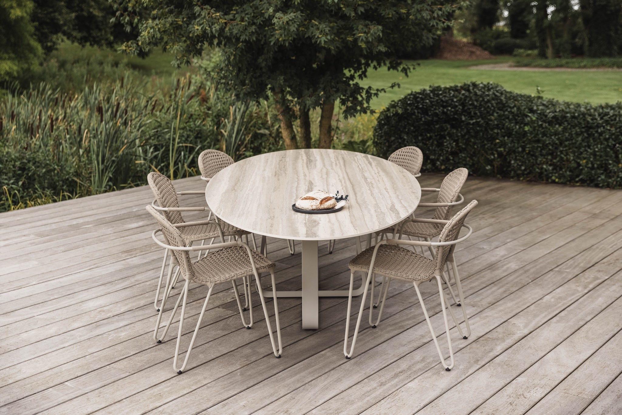 Curve - Elyps dining table Joli