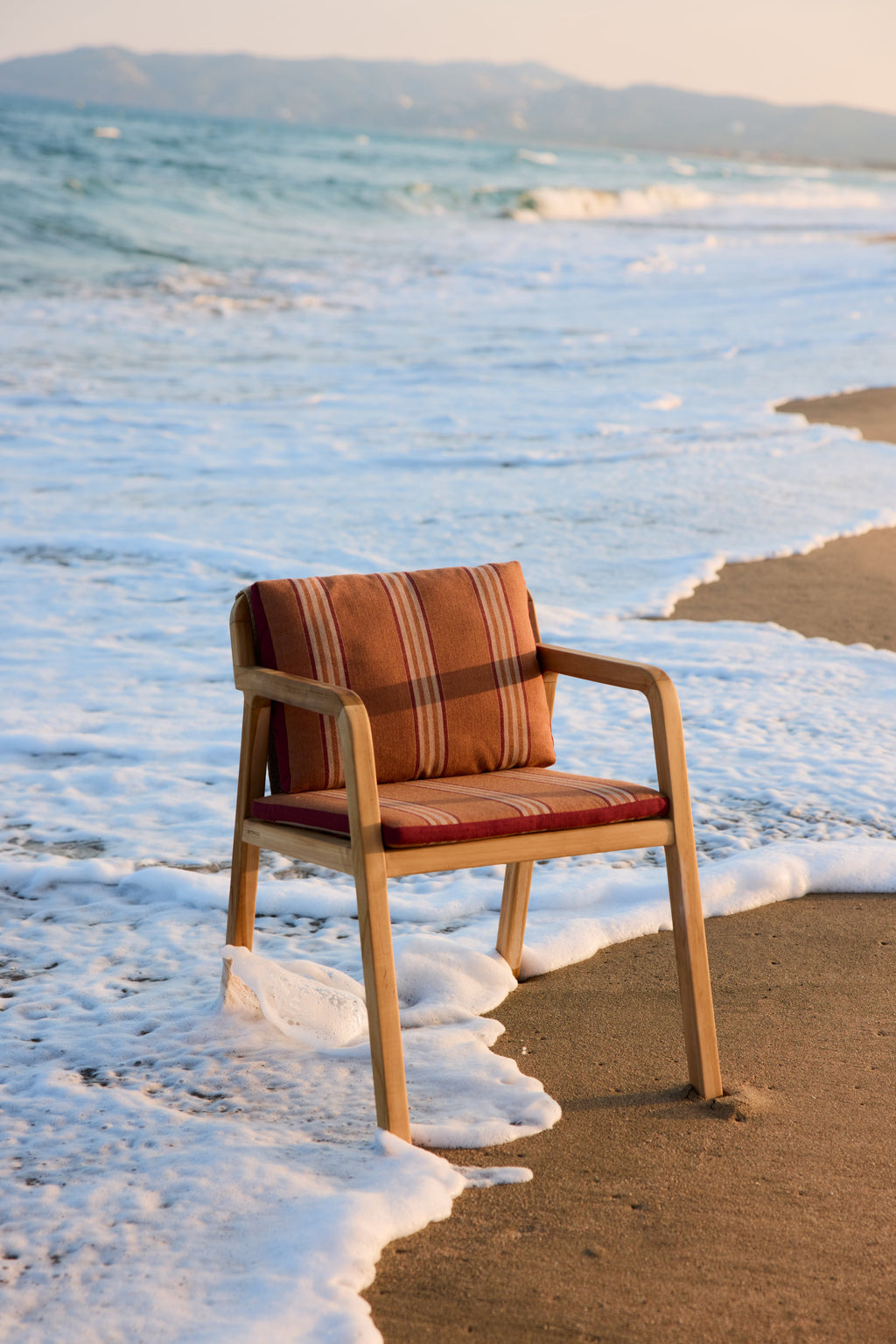 Kaia - Dining armchair Jardinico