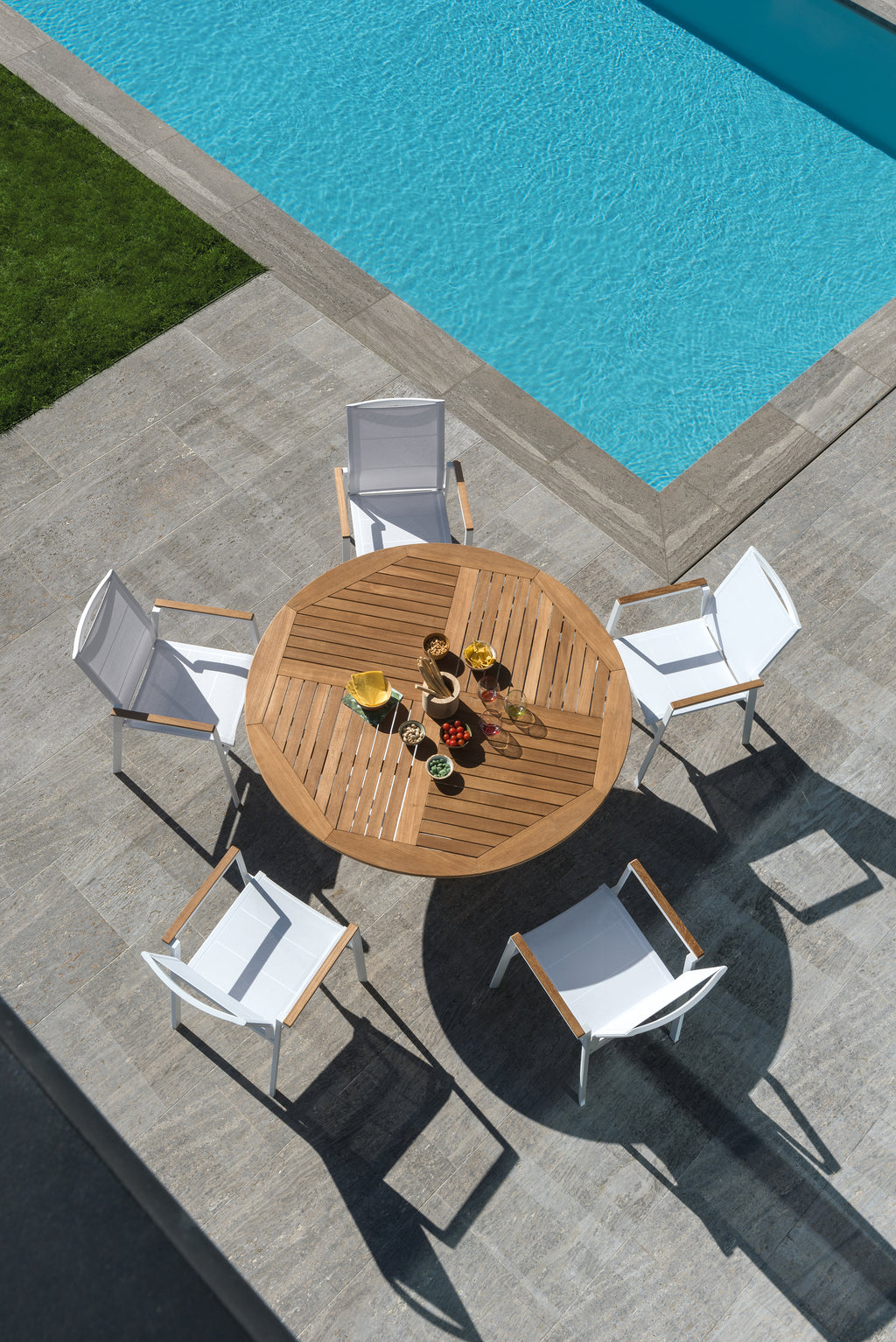 Alexa - Round dining table Diphano