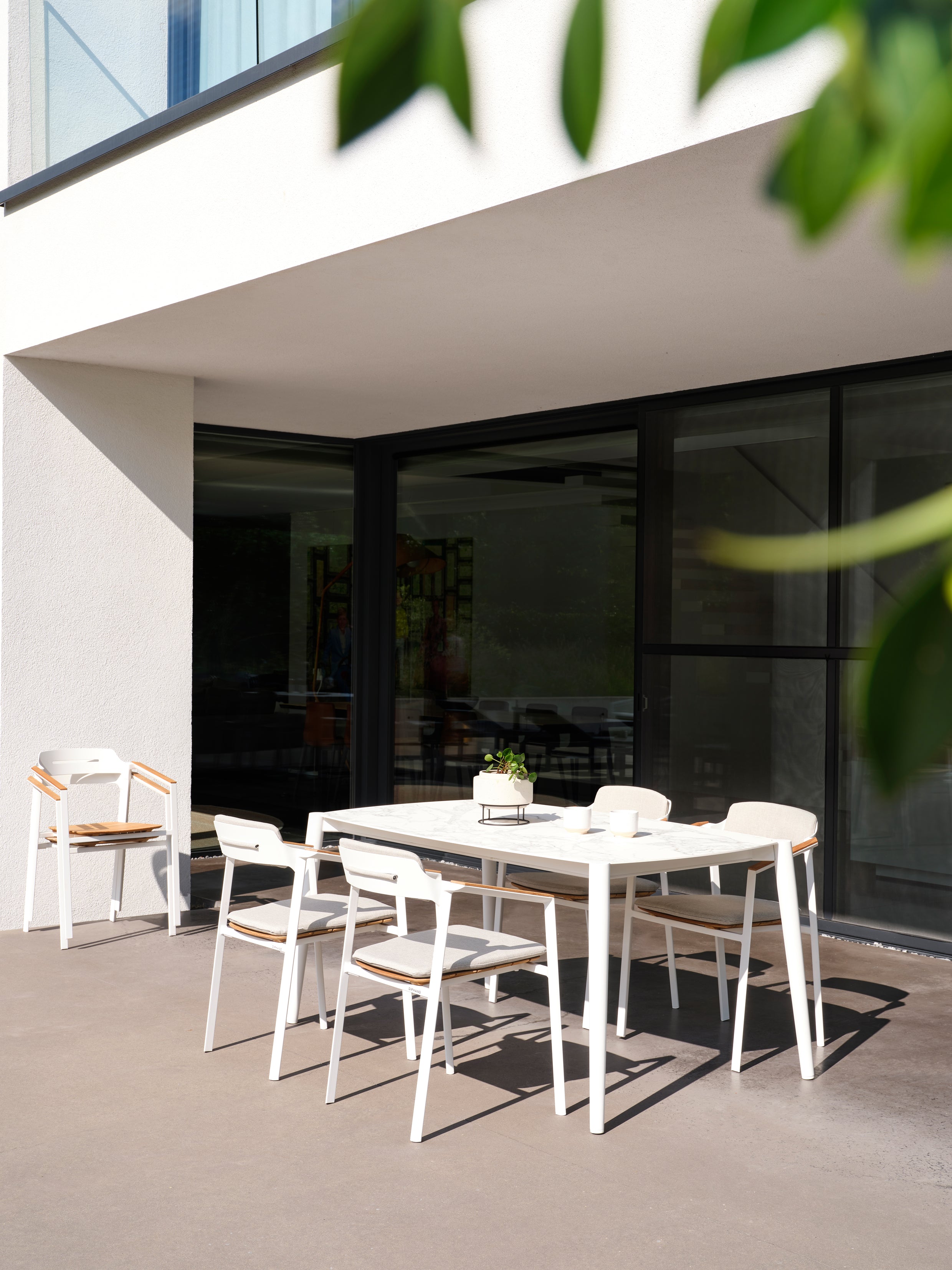 Icon - Dining table 164 x 96 Diphano