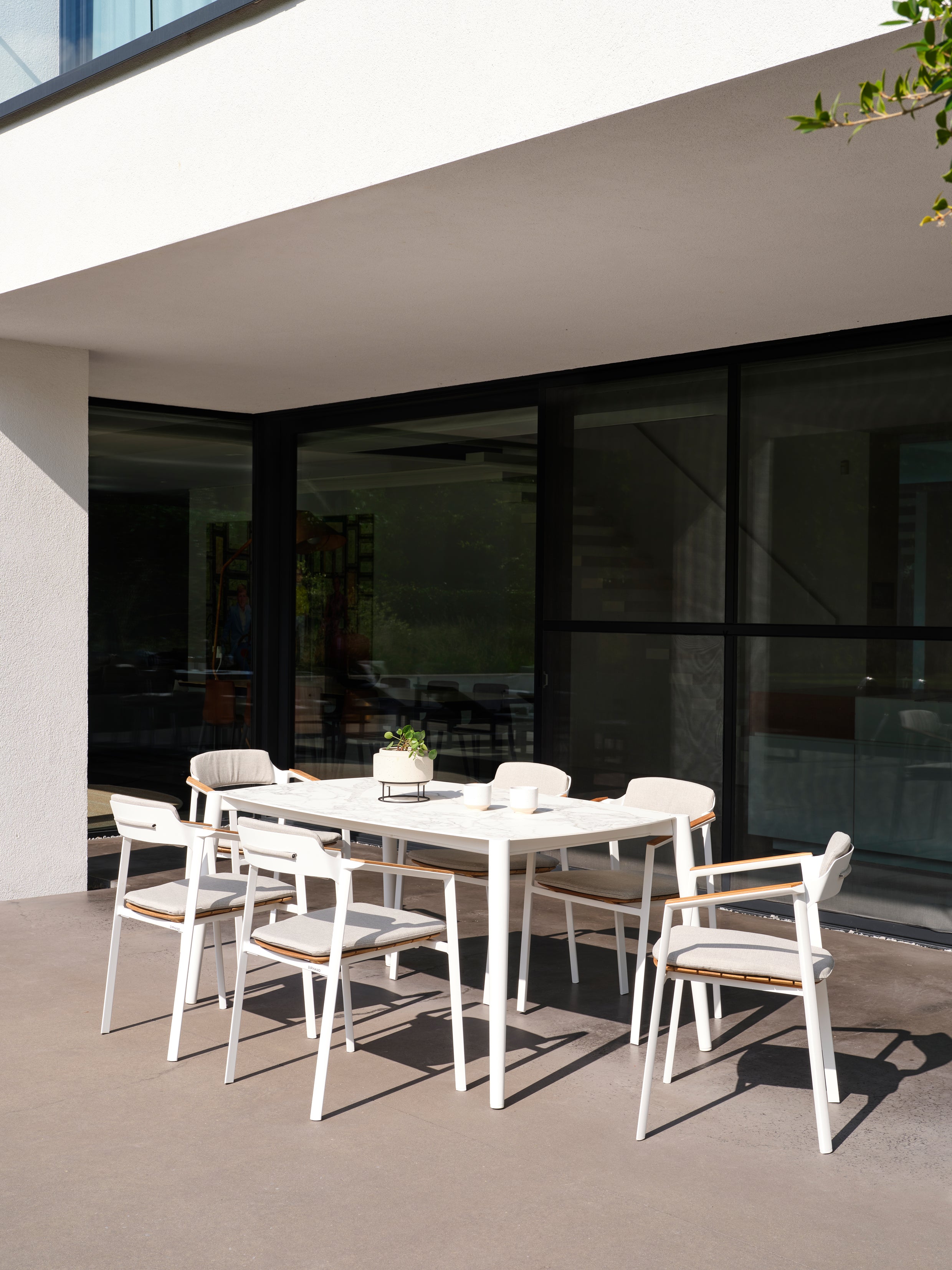 Icon - Dining table 164 x 96 Diphano