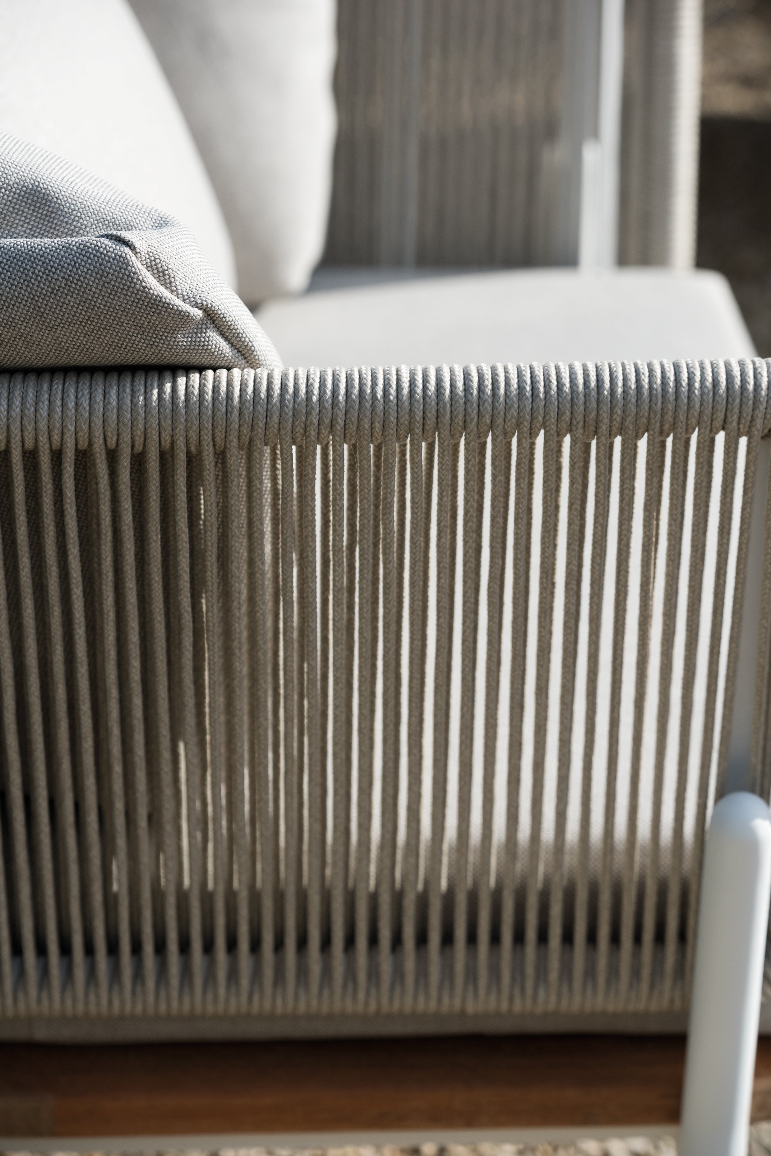 Omer - Lounge chair Diphano