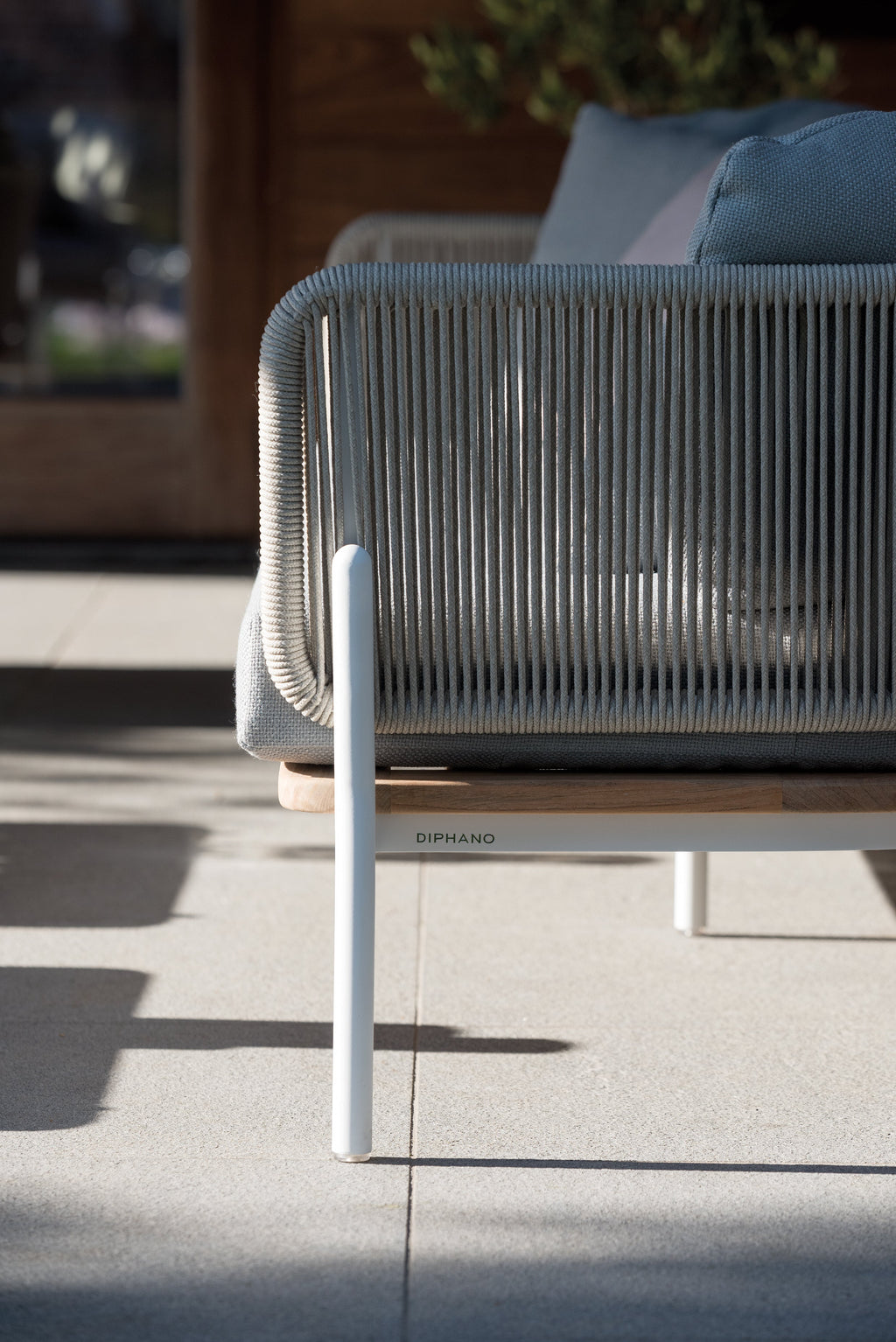 Omer - Lounge chair Diphano