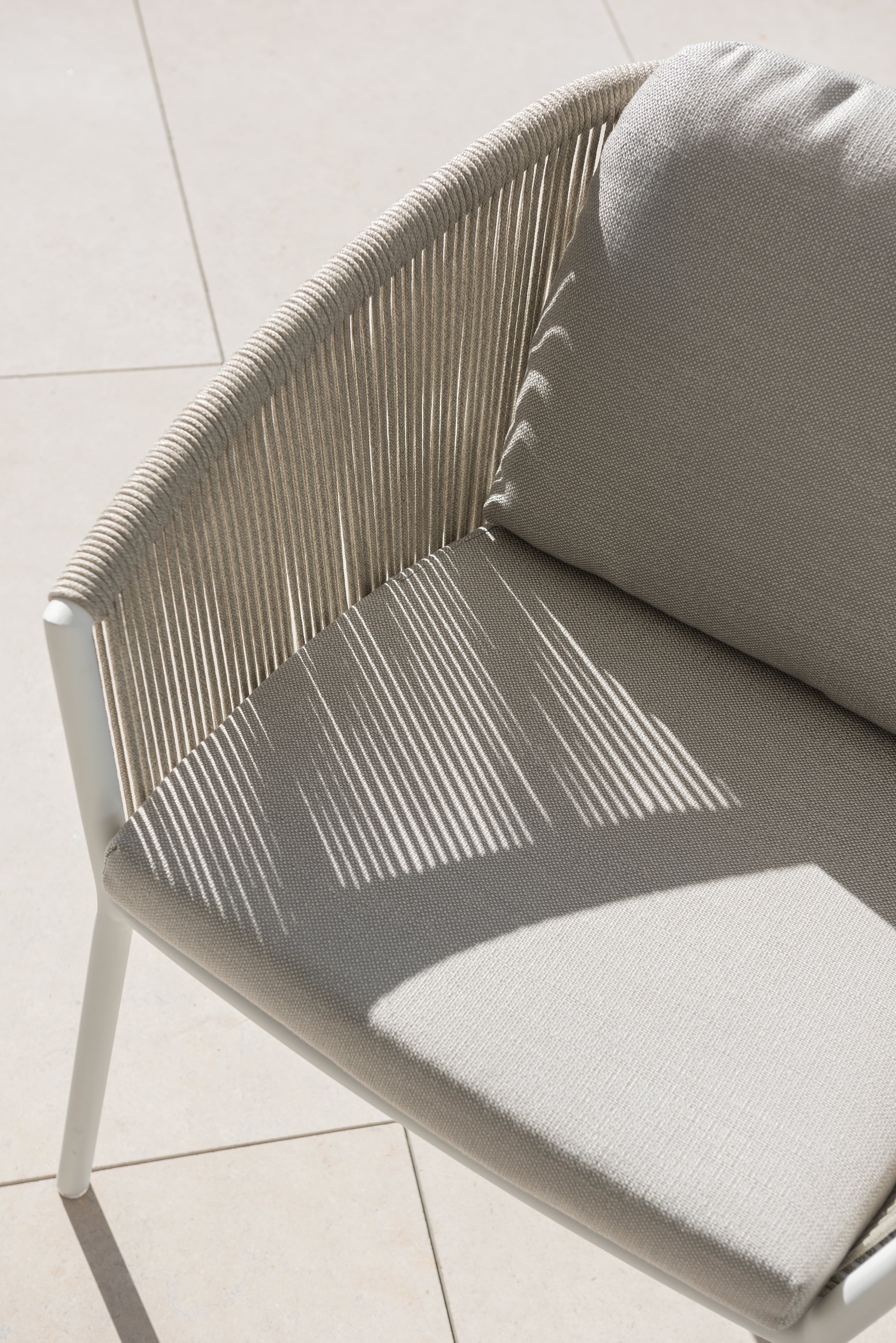 Omer - Dining armchair Diphano