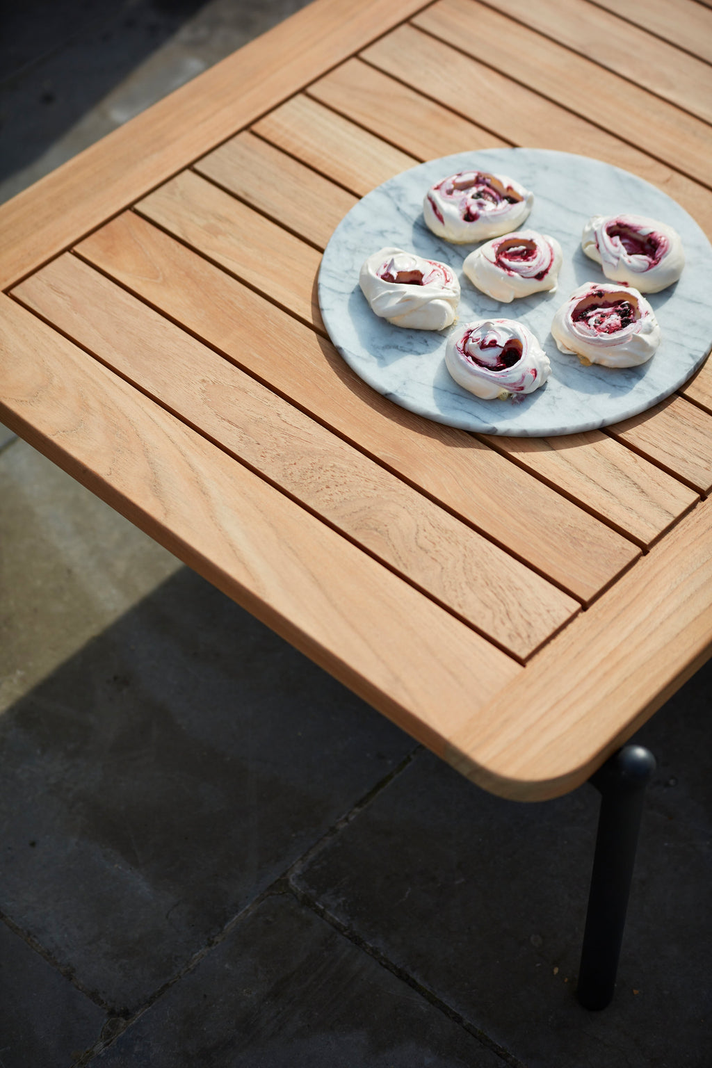 Omer - Square coffee table Diphano