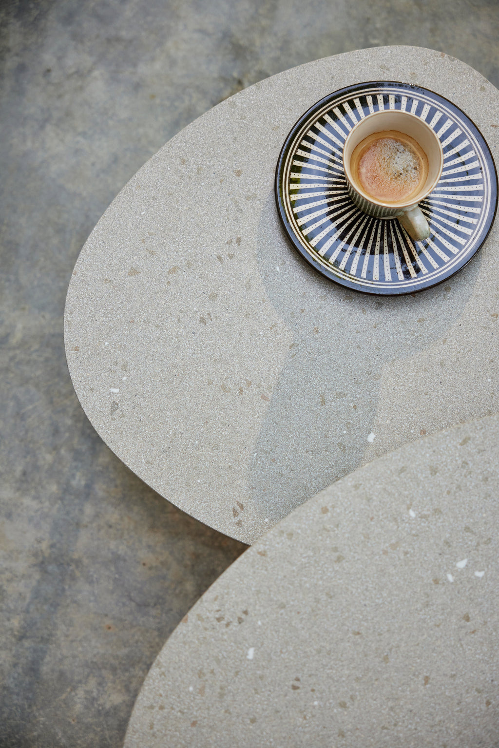 Ray - Coffee table organic ø 80 cm Diphano