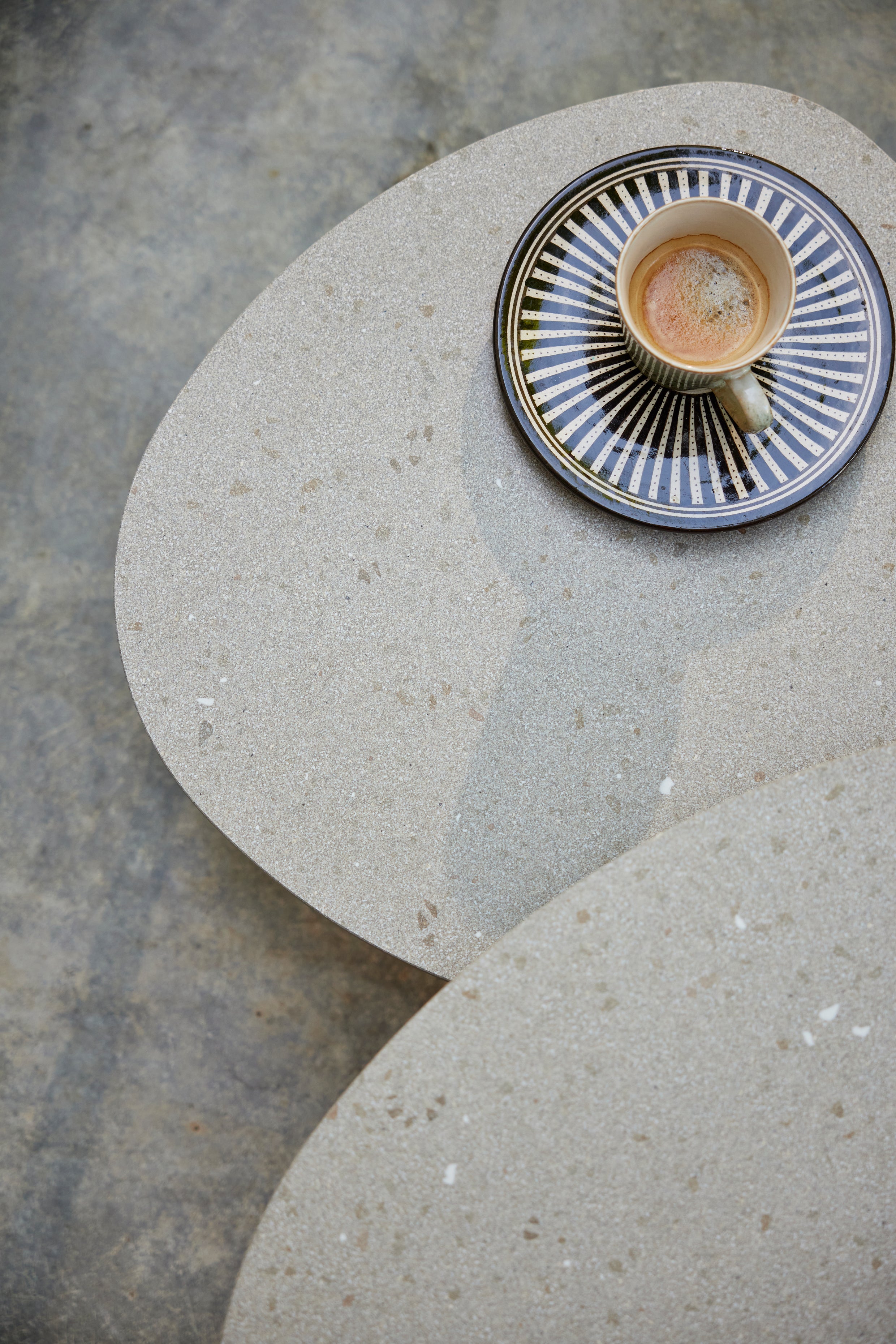 Ray - Coffee table organic ø 80 cm Diphano